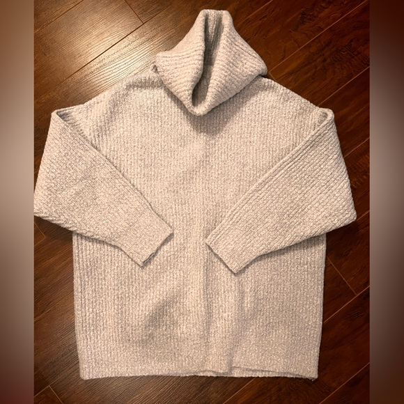 Grey oversized turtleneck - Picture 1 of 2
